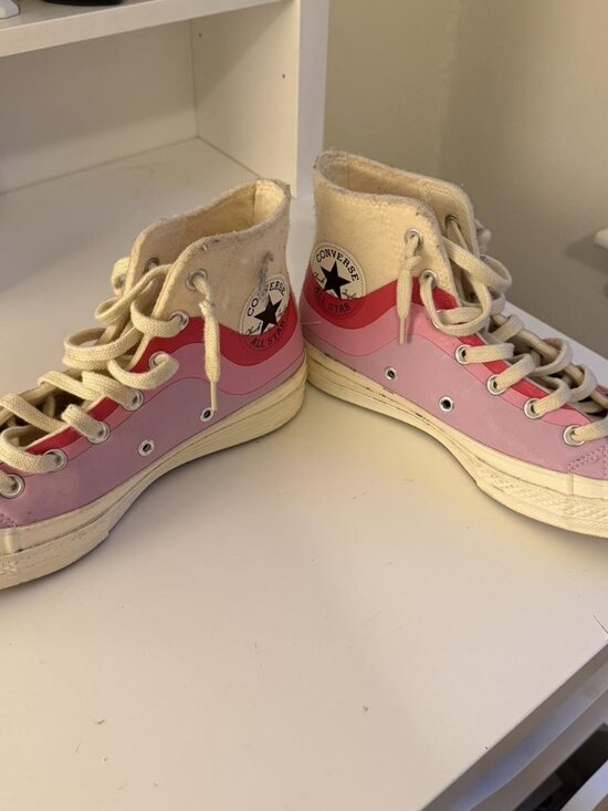 Converse - Picture 2 of 2